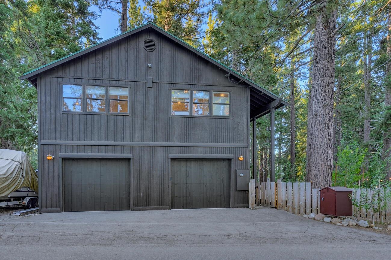 Tahoe City, California 96145, United States, 4 Bedrooms Bedrooms, ,3 BathroomsBathrooms,Residential,Active,172202