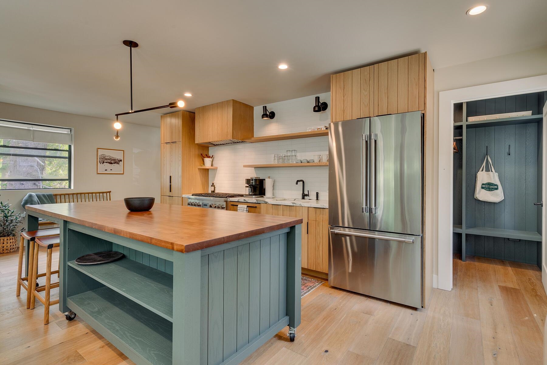 Tahoe City, California 96145, United States, 4 Bedrooms Bedrooms, ,3 BathroomsBathrooms,Residential,Active,172202