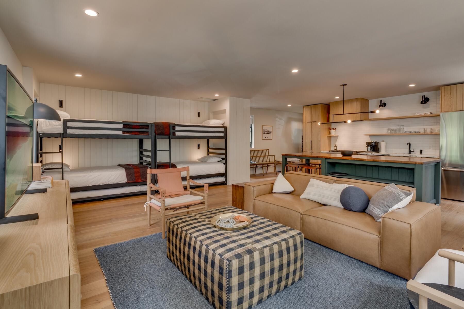 Tahoe City, California 96145, United States, 4 Bedrooms Bedrooms, ,3 BathroomsBathrooms,Residential,Active,172202