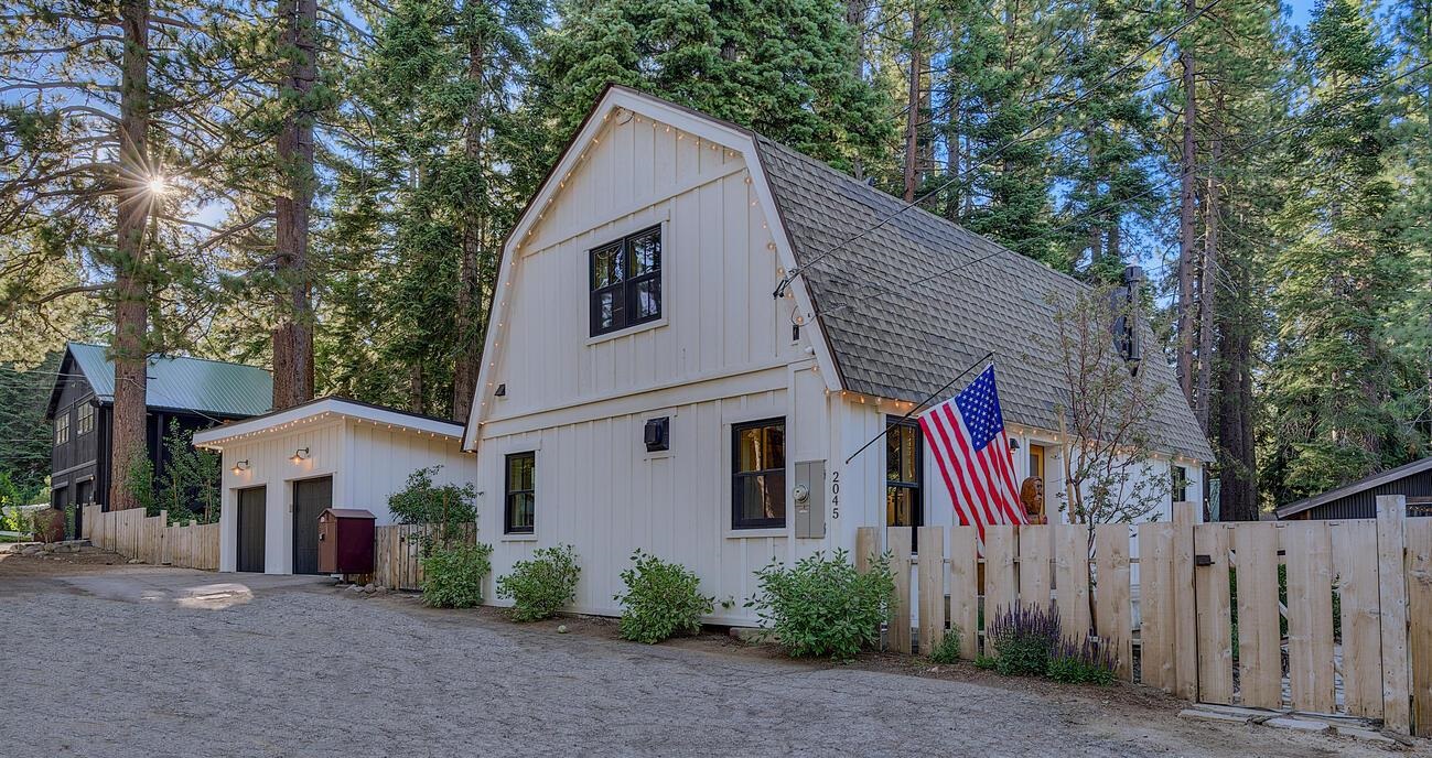 Tahoe City, California 96145, United States, 4 Bedrooms Bedrooms, ,3 BathroomsBathrooms,Residential,Active,172202