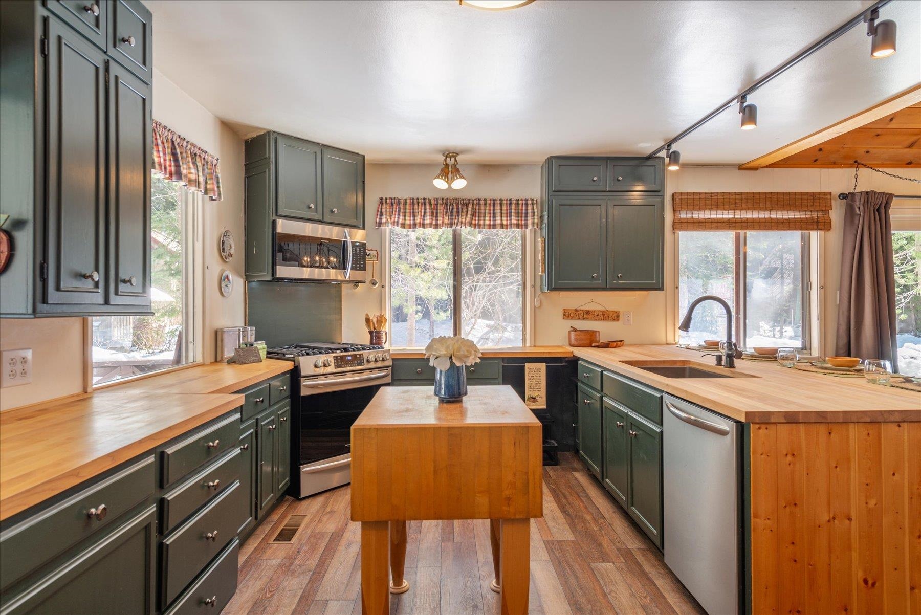 15609 Cottonwood Street