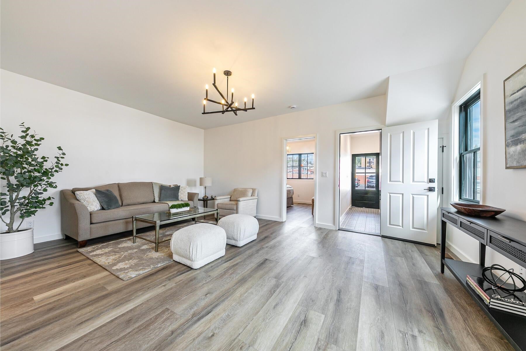 10017 East River Street