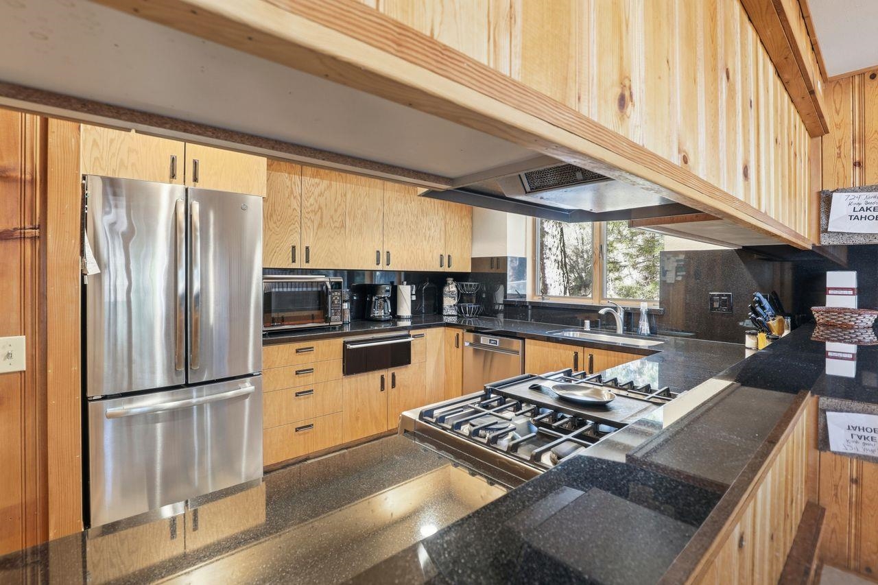 724 North Shore Boulevard