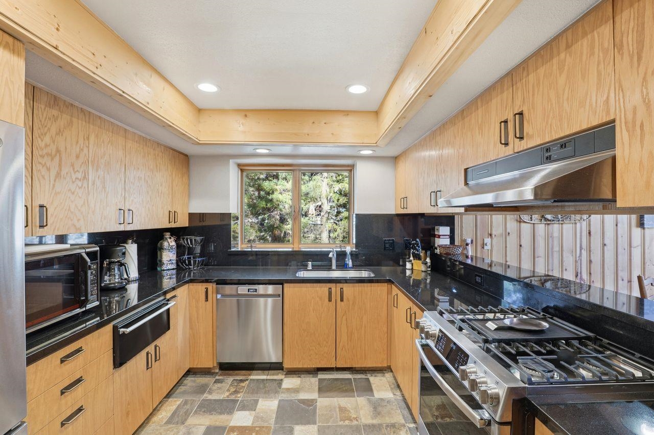 724 North Shore Boulevard