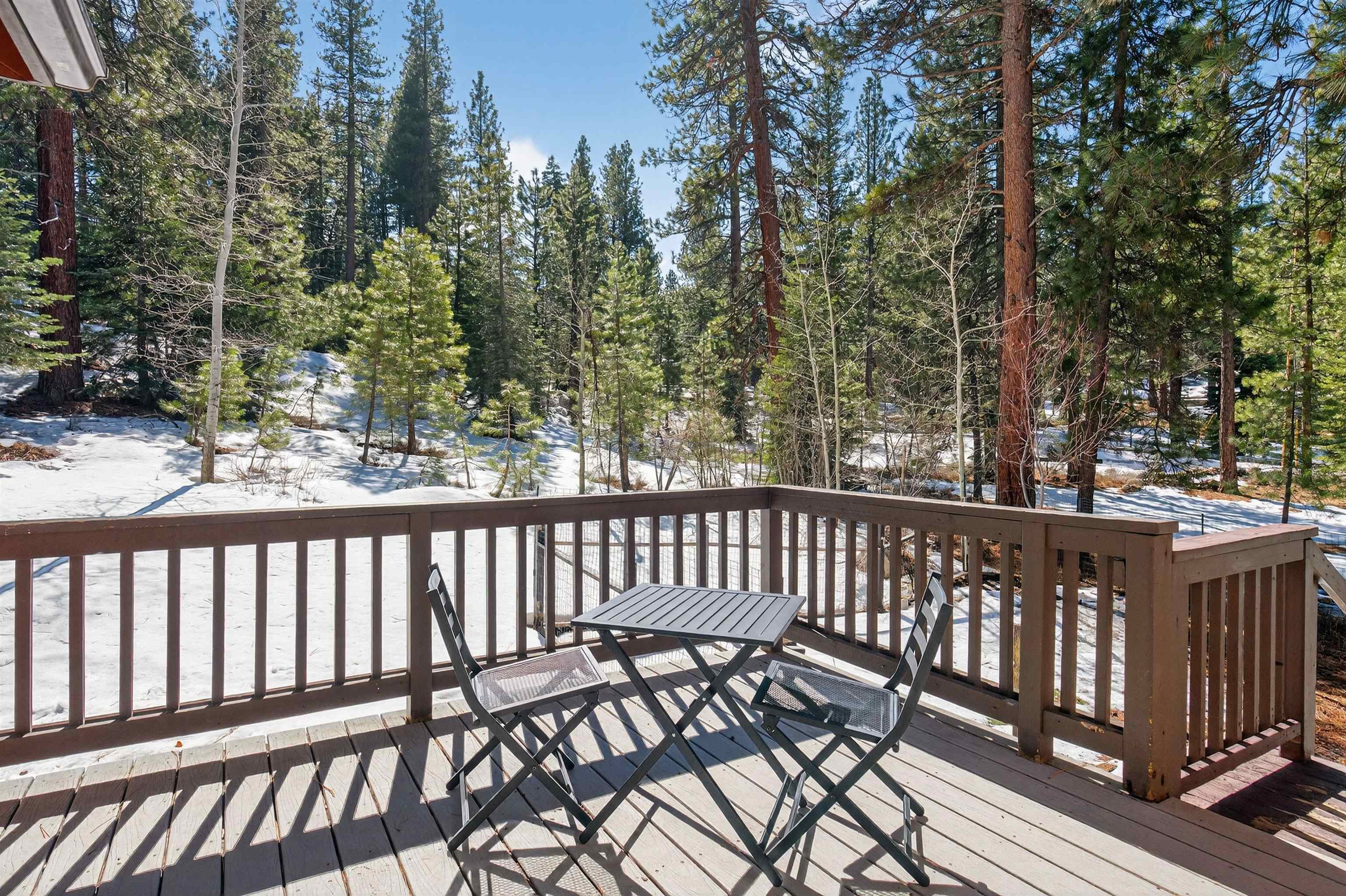 15434 Donnington Lane