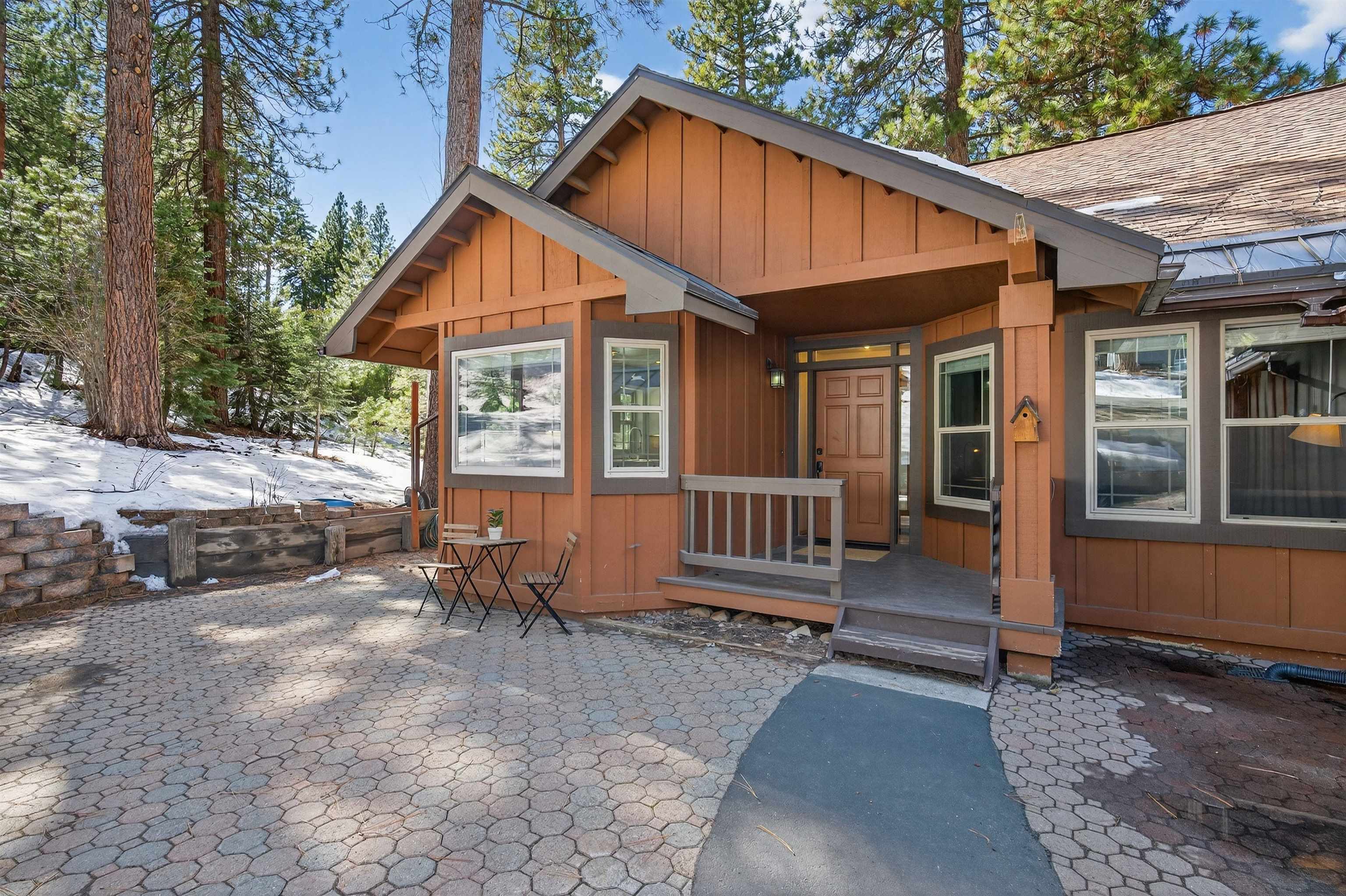 15434 Donnington Lane