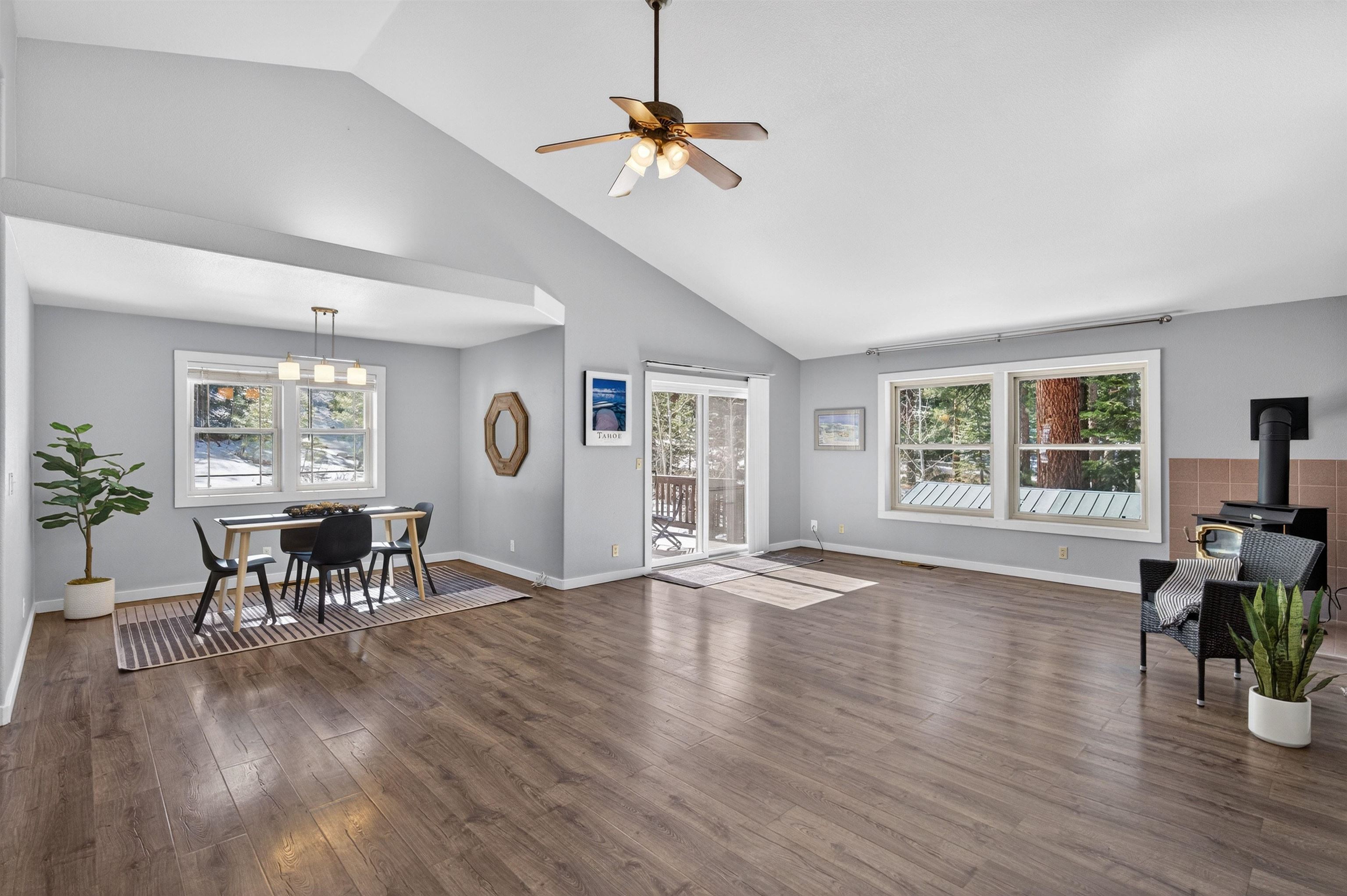 15434 Donnington Lane