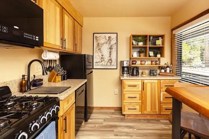 6844 North Lake Boulevard 5