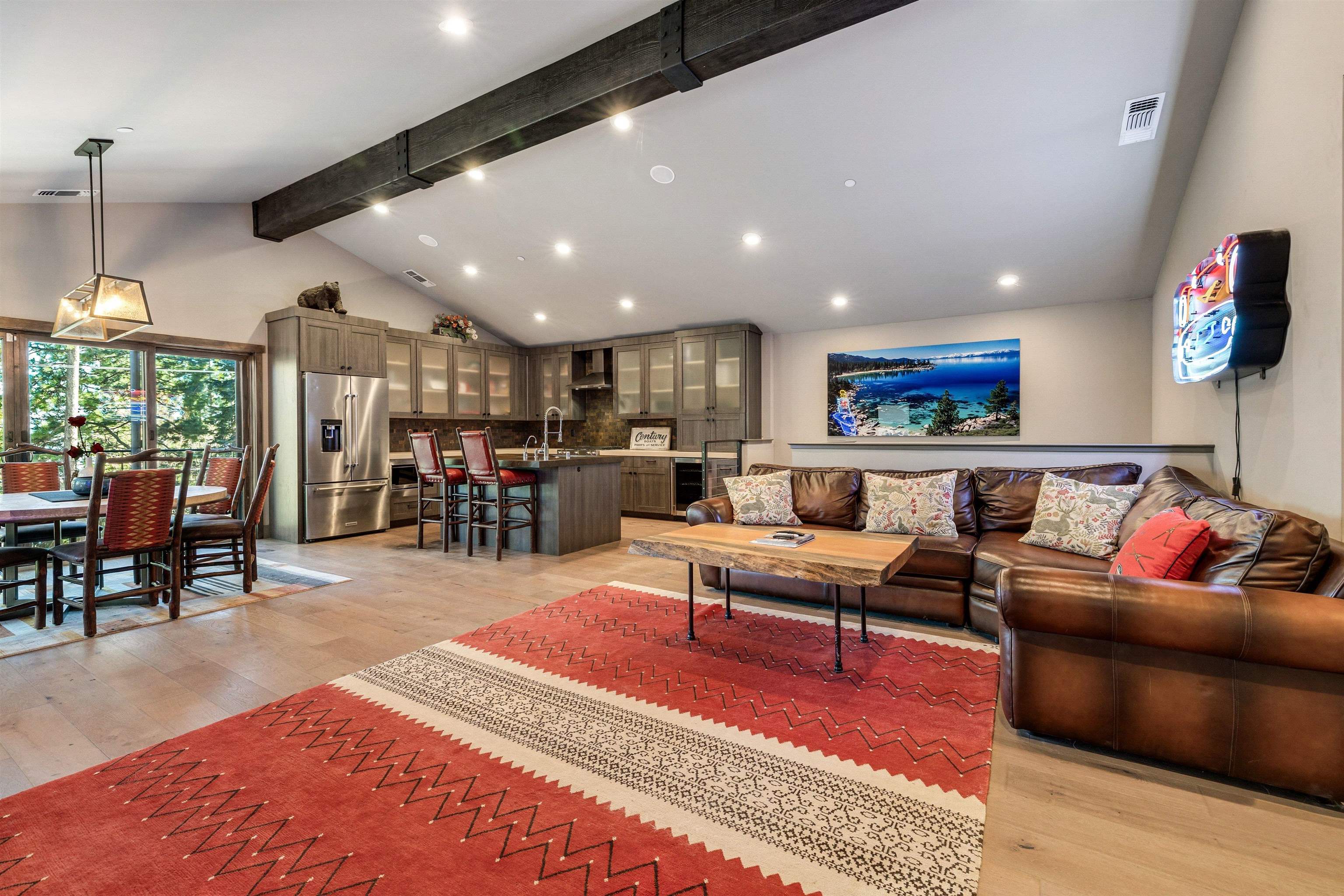 1365 North Lake Boulevard