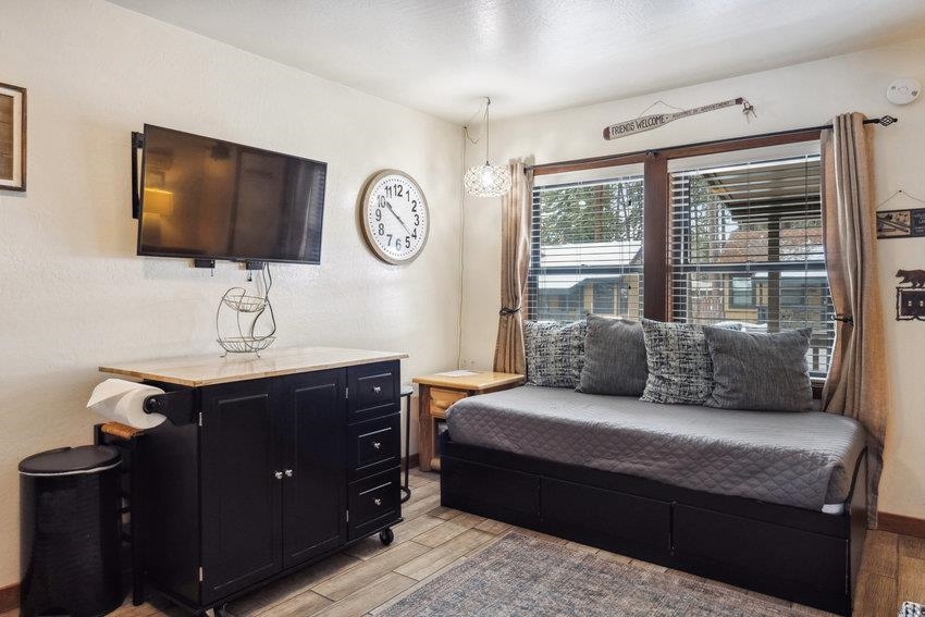 6943 North Lake Boulevard 44