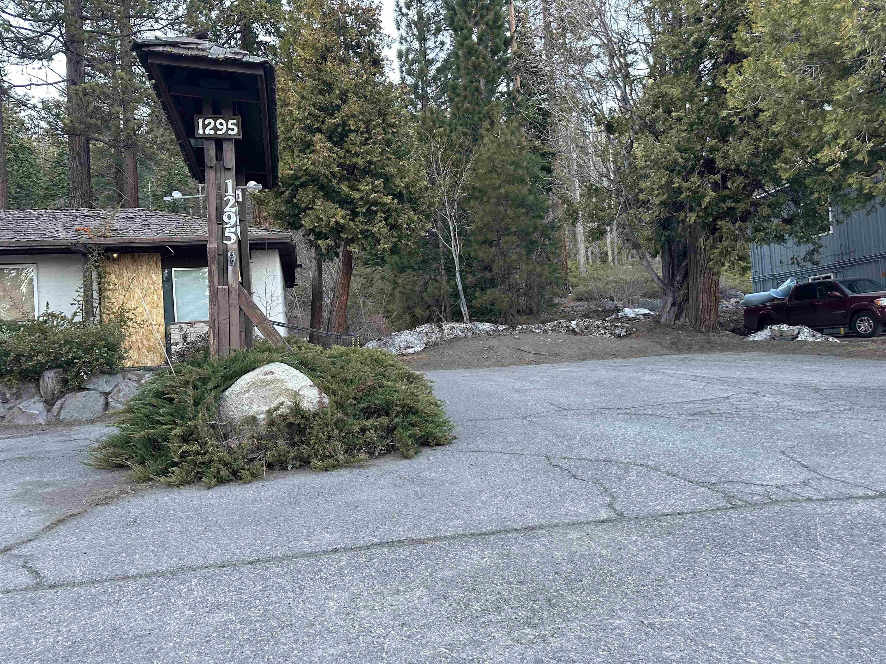 1295 North Lake Boulevard