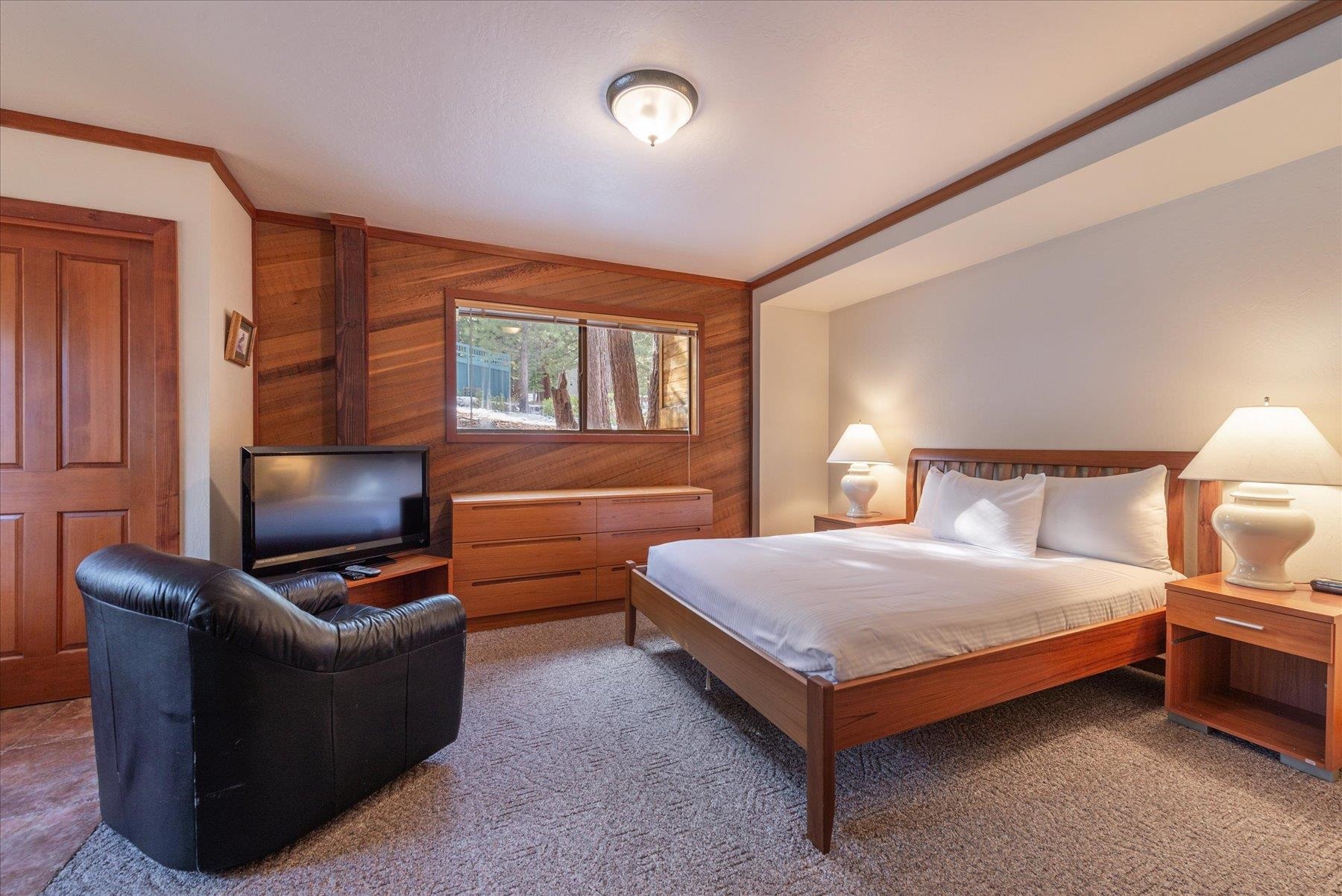 Truckee, California 96161, United States, 4 Bedrooms Bedrooms, ,5 BathroomsBathrooms,Residential,Active,10704