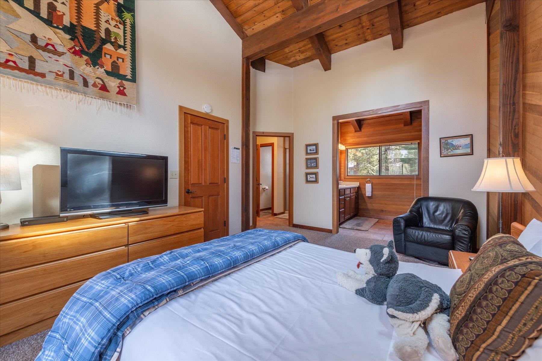 Truckee, California 96161, United States, 4 Bedrooms Bedrooms, ,5 BathroomsBathrooms,Residential,Active,10704