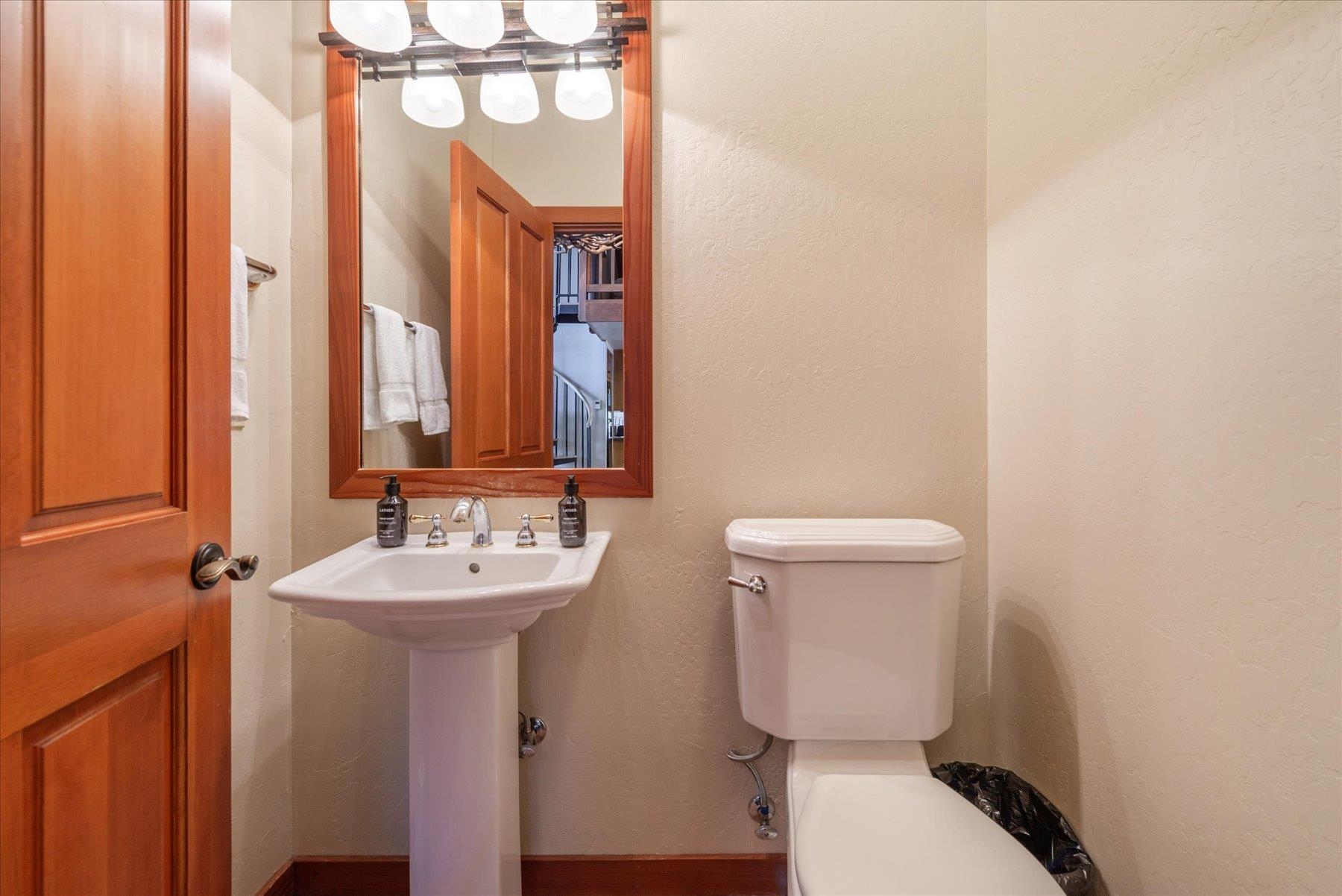 Truckee, California 96161, United States, 4 Bedrooms Bedrooms, ,5 BathroomsBathrooms,Residential,Active,10704