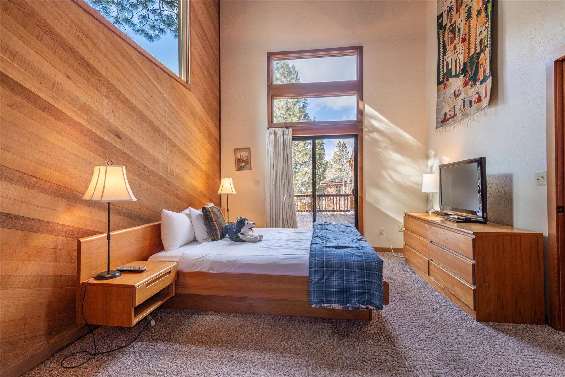 Truckee, California 96161, United States, 4 Bedrooms Bedrooms, ,5 BathroomsBathrooms,Residential,Active,10704