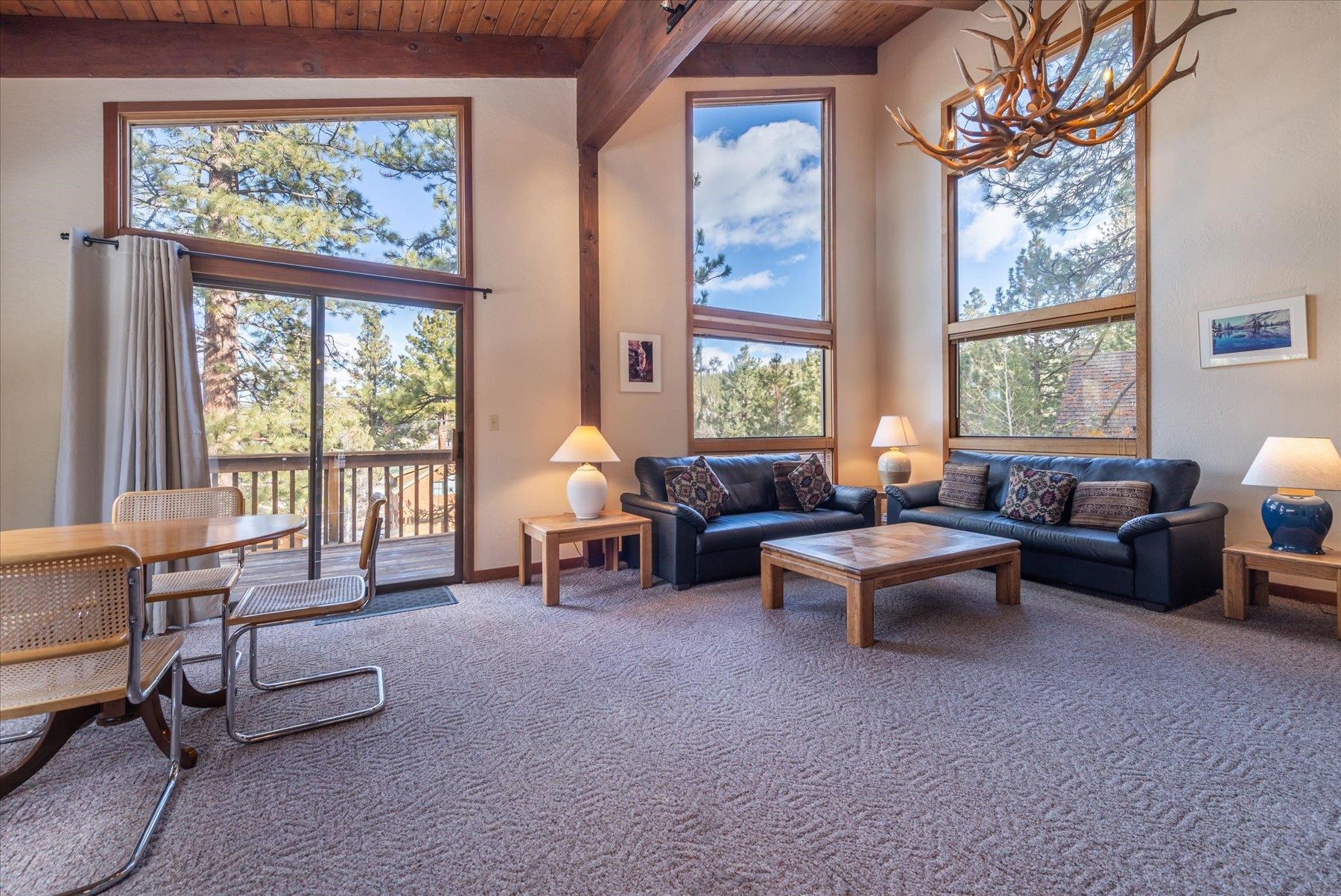 Truckee, California 96161, United States, 4 Bedrooms Bedrooms, ,5 BathroomsBathrooms,Residential,Active,10704