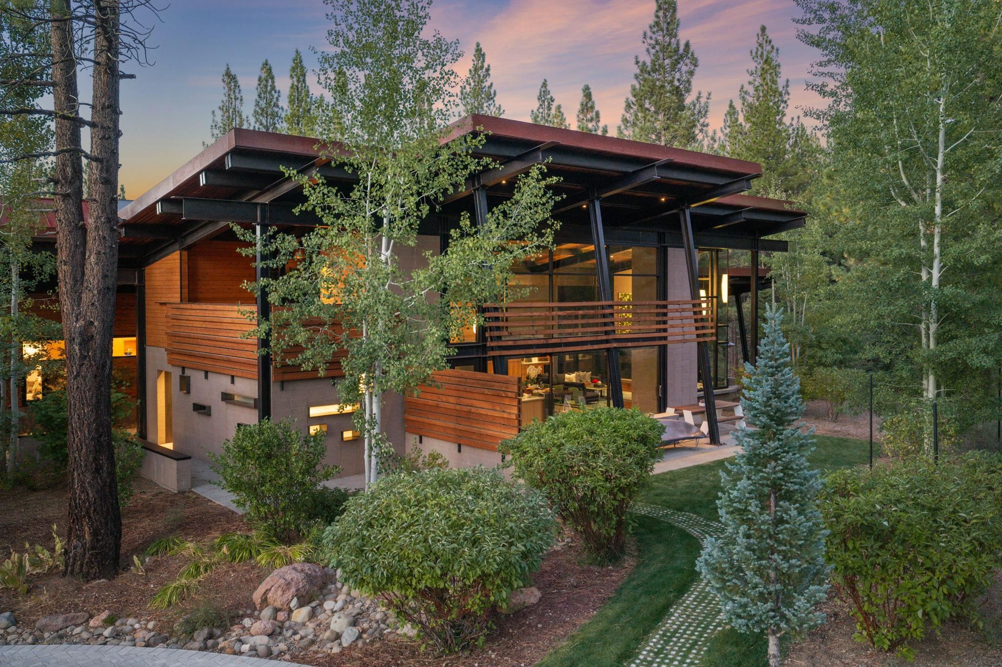 9612 Dunsmuir Way