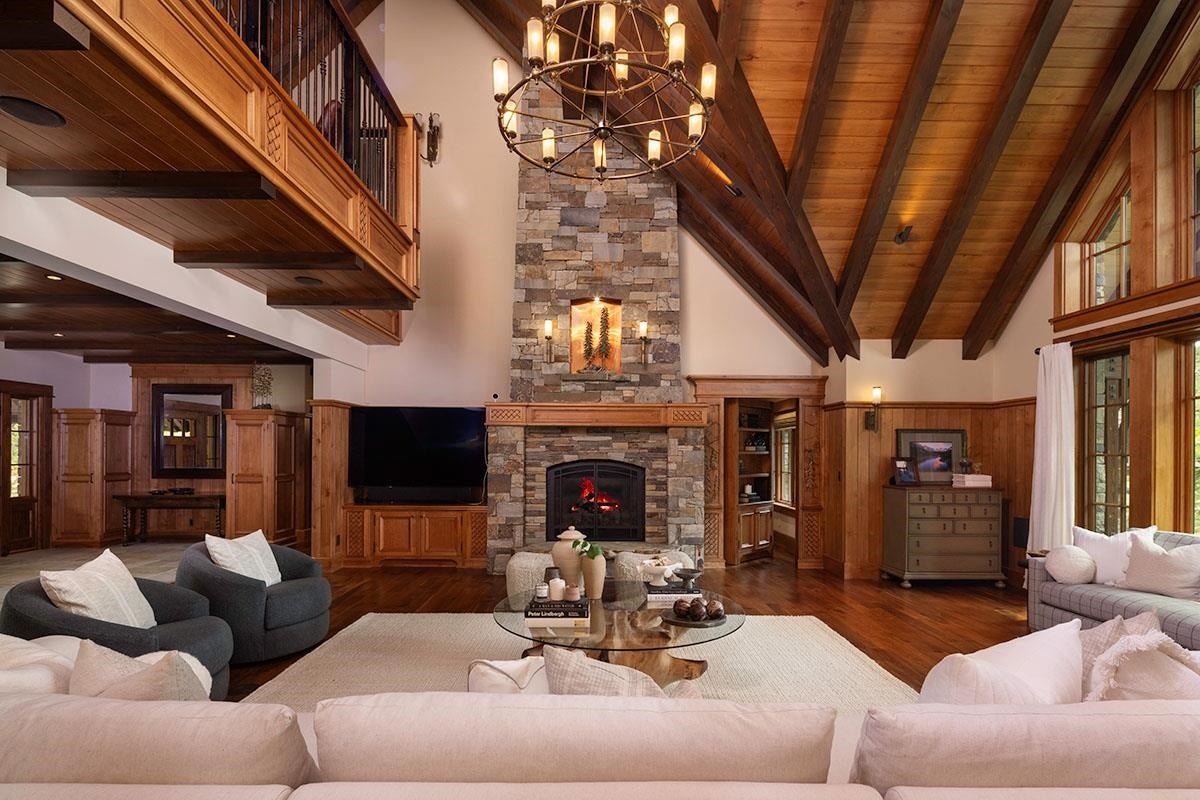 8133 Valhalla Drive