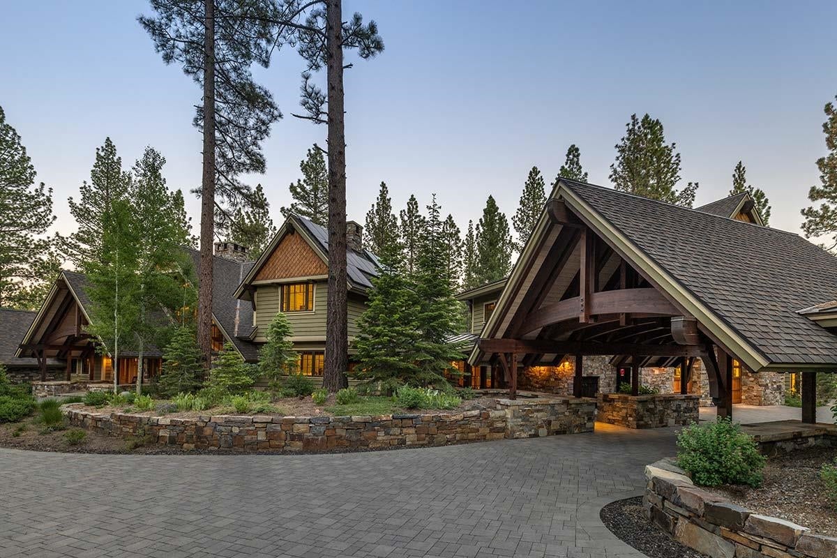 8133 Valhalla Drive