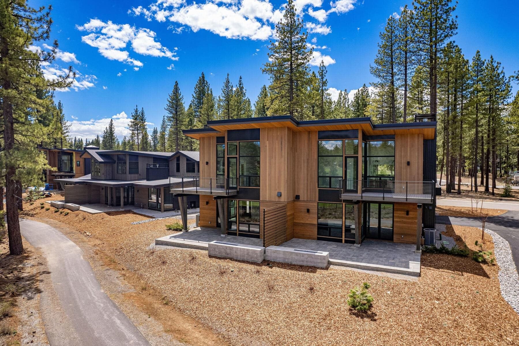 10061 Jakes Way