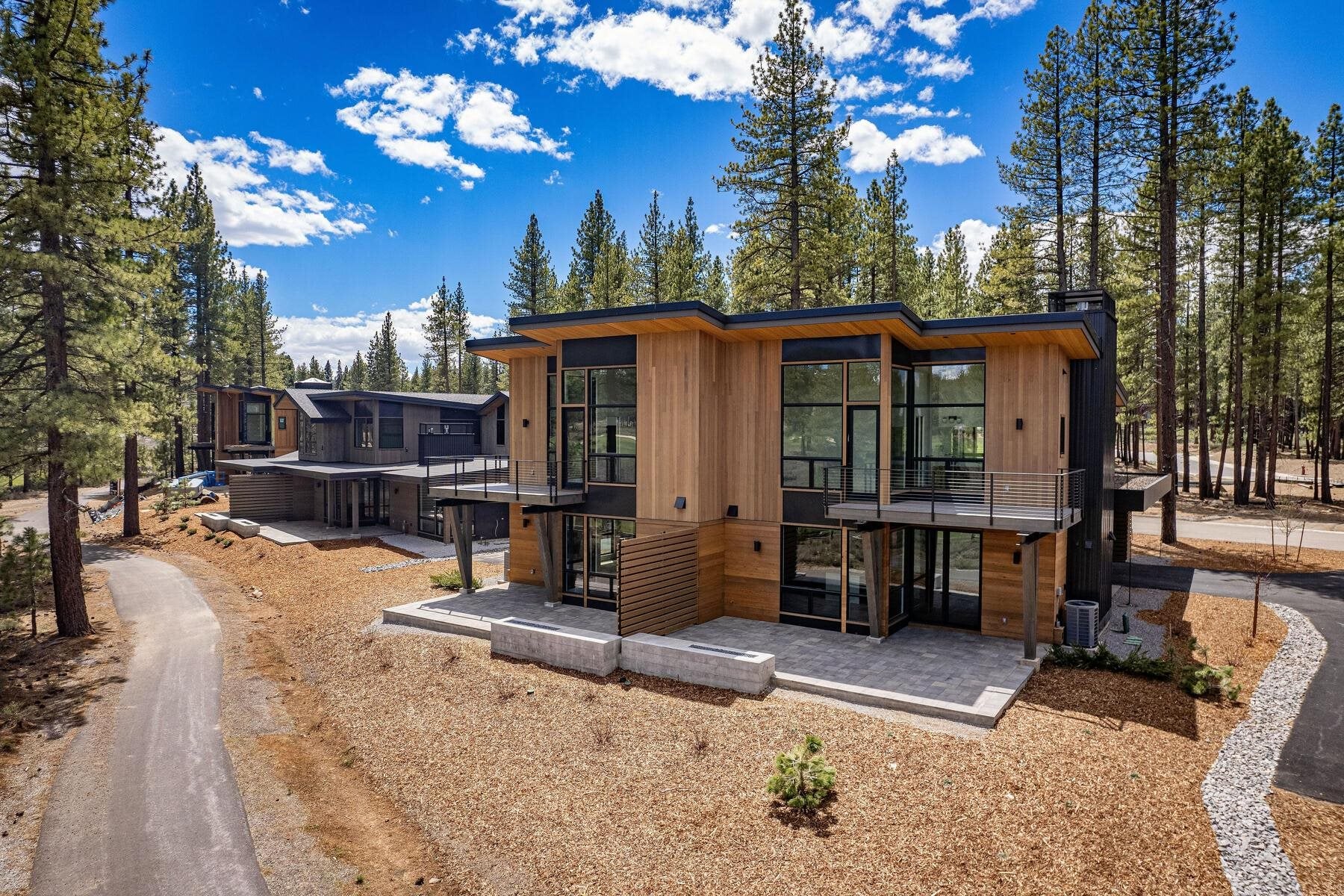 10061 Jakes Way