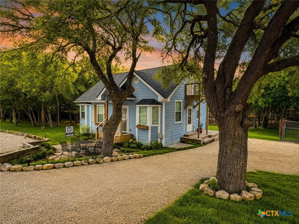 Photo of 205 Woodridge, Canyon Lake, TX 78133 (MLS # 604219)