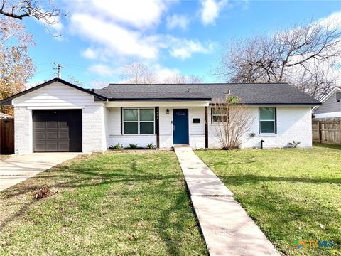 Photo of 1604 Crockett Avenue, Victoria, TX 77901 (MLS # 602802)