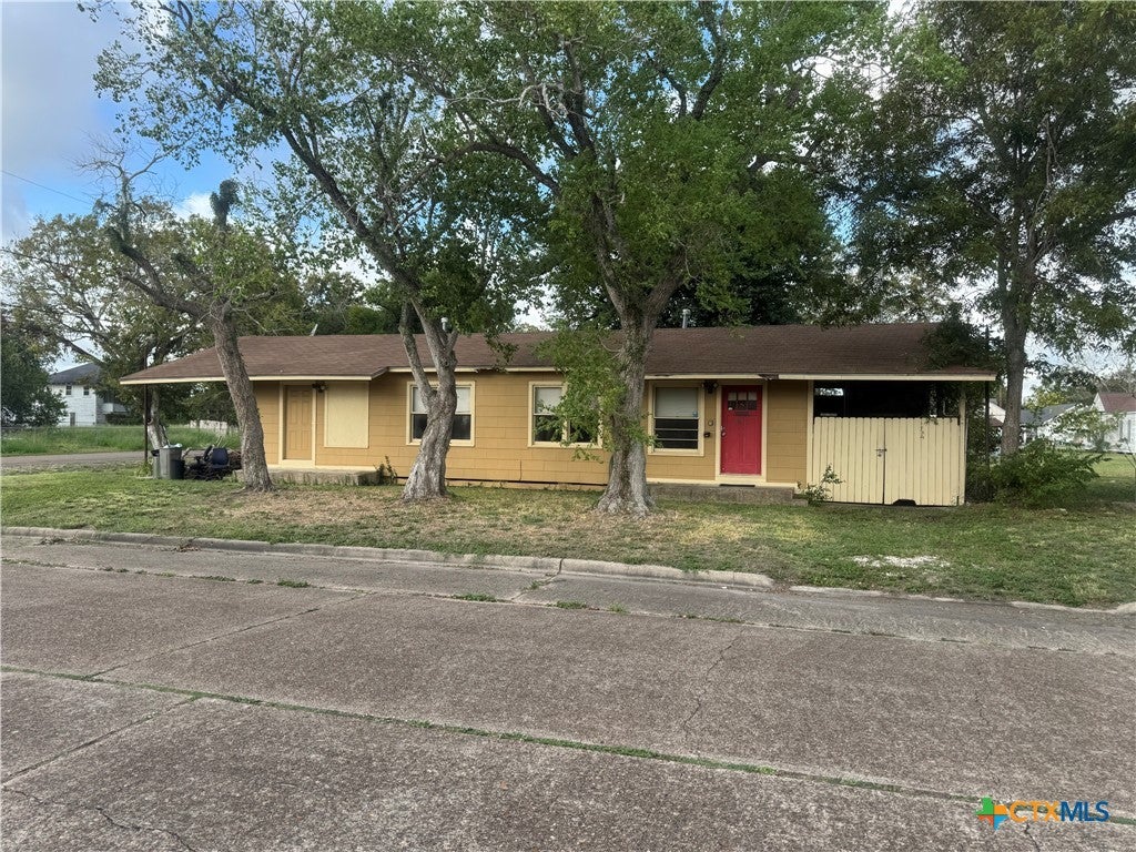 Photo of 901 N Cameron Street, Victoria, TX 77901 (MLS # 627517)
