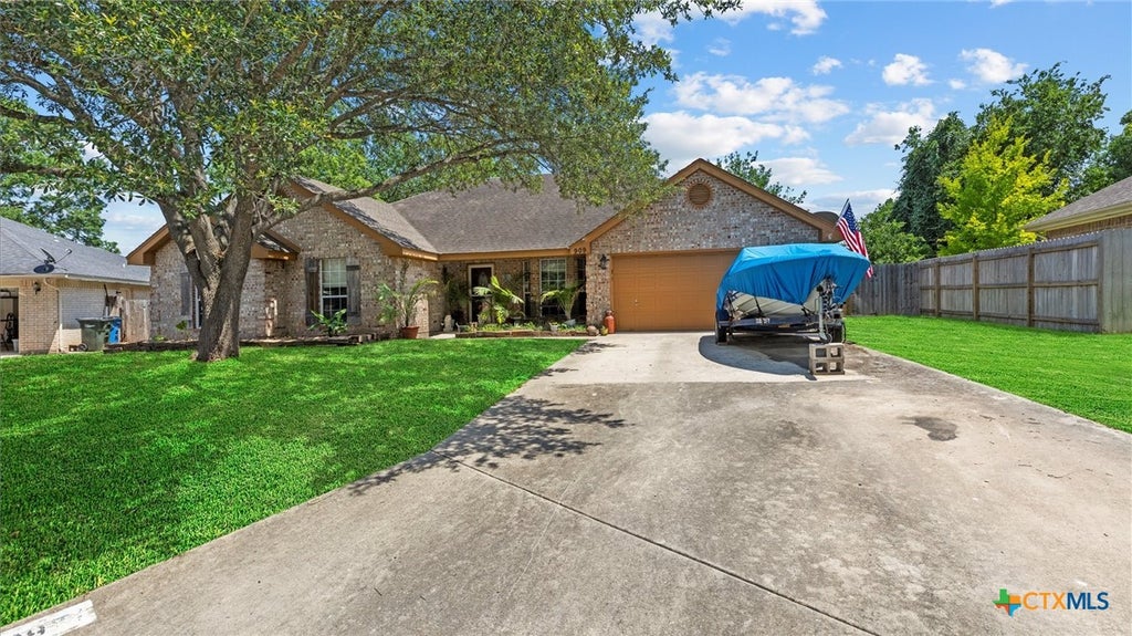 Photo of 909 Queens Drive, New Braunfels, TX 78130 (MLS # 613506)