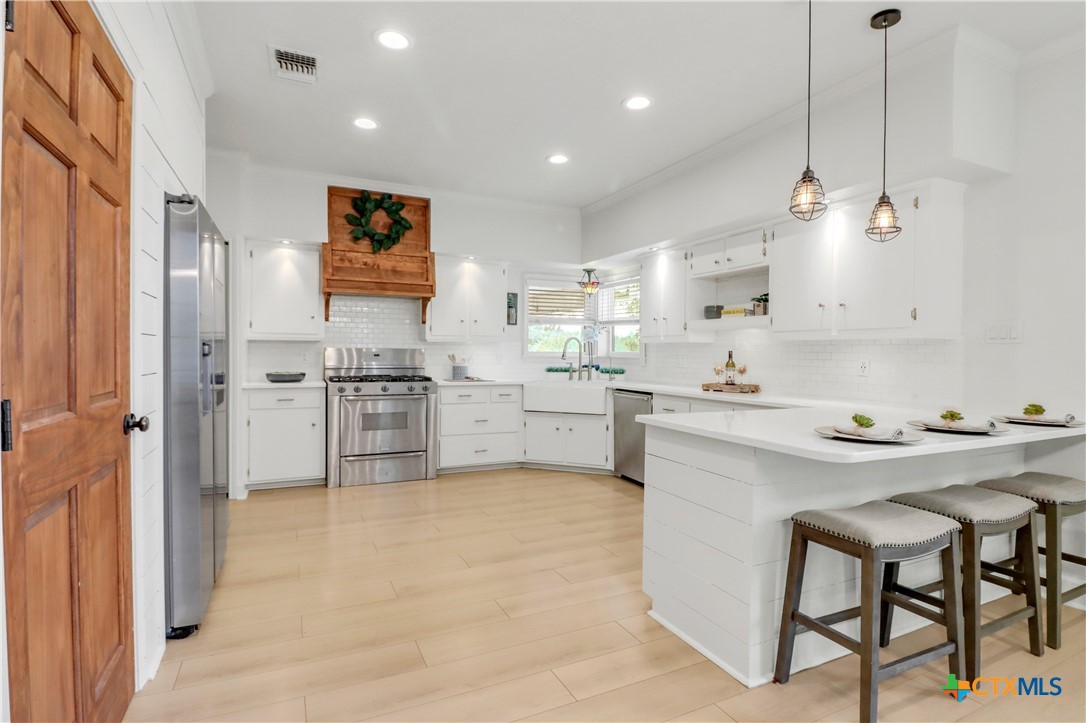 Photo 1 of 36 — 605 E Donegan Street, Seguin, TX 78155