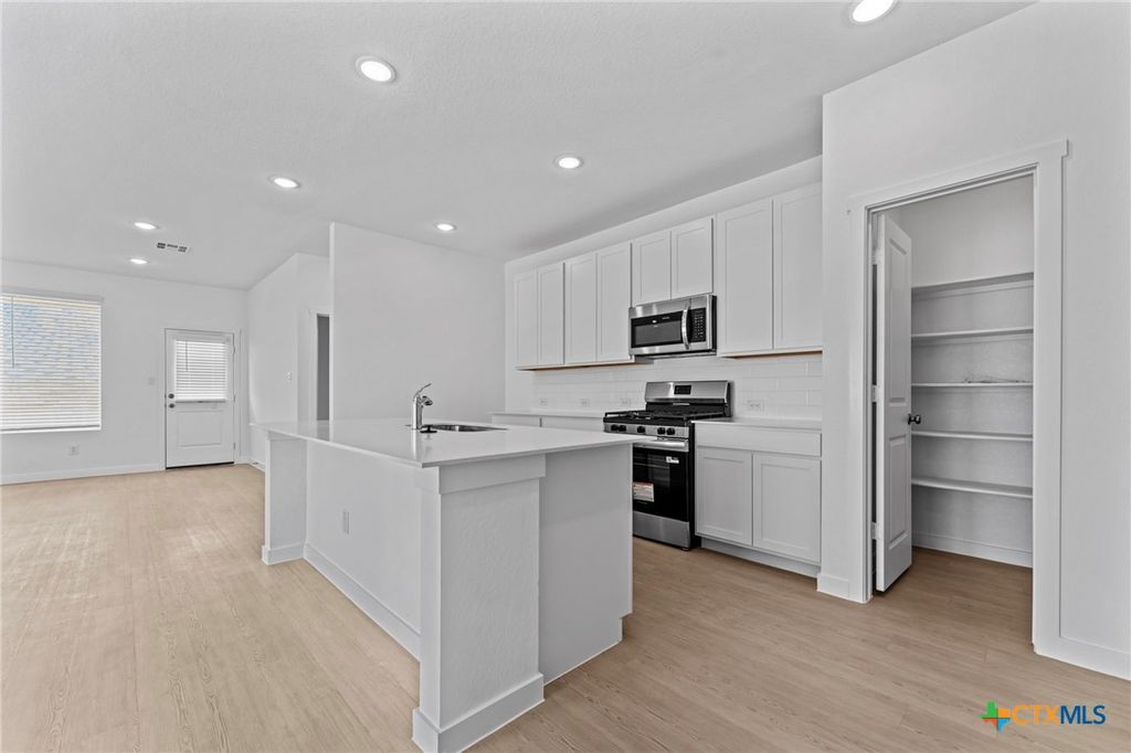 Photo of 716 Horsetail Lane, New Braunfels, TX 78132 (MLS # 610912)