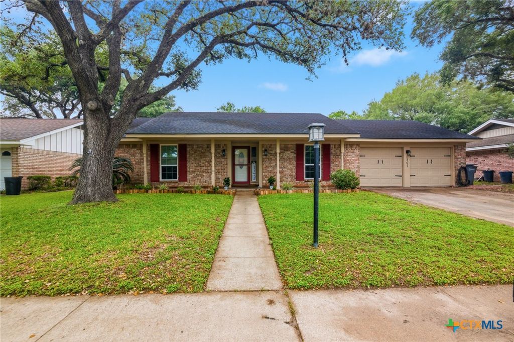 Photo of 1307 Plantation Road, Victoria, TX 77904 (MLS # 613256)