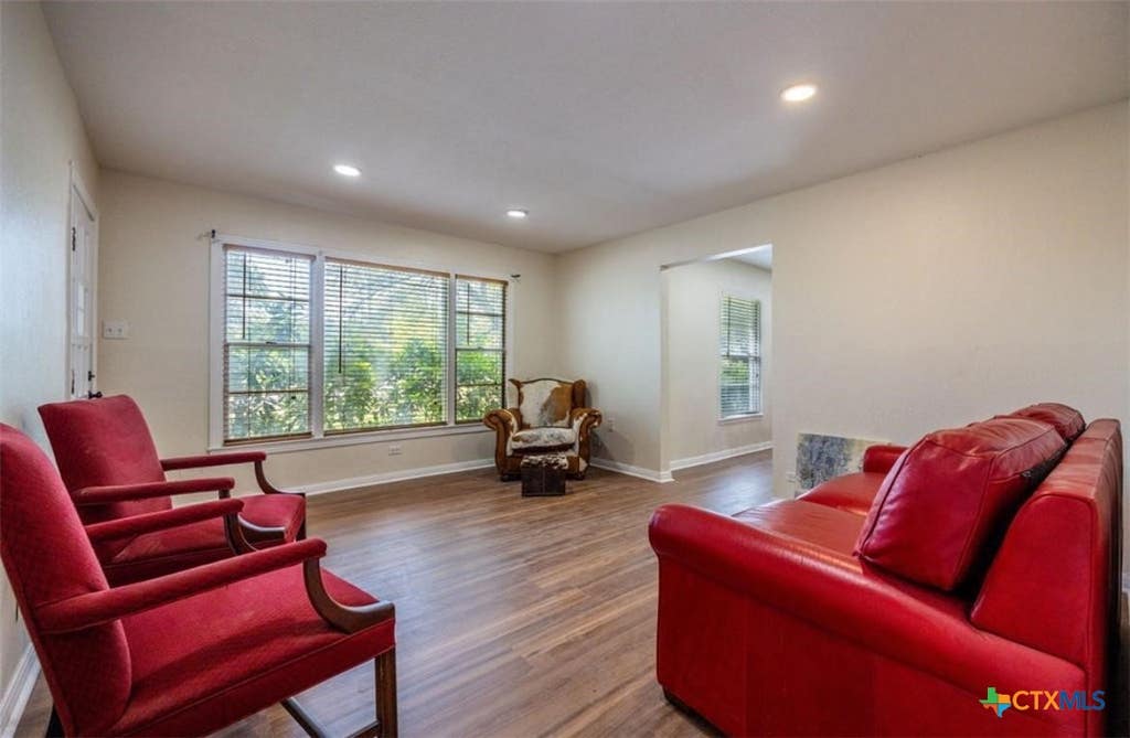 Photo of 211 W Long Street, Elm Mott, TX 76640 (MLS # 621345)