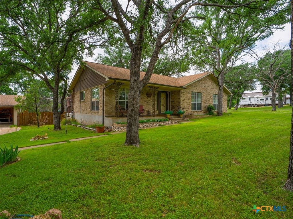 Photo of 332 Panorama Dr, Buchanan Dam, TX 78609 (MLS # 611443)