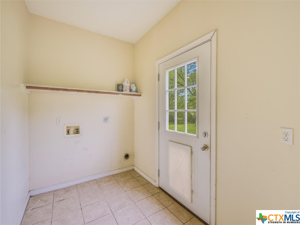 Lexington, Texas 78947, United States, 3 Bedrooms Bedrooms, ,2 BathroomsBathrooms,Residential,Pending,62018