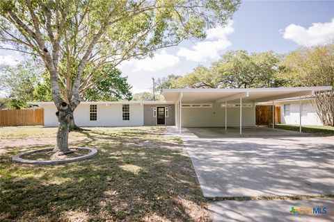 Photo of 2807 Bluebonnet Street, Victoria, TX 77901 (MLS # 614041)