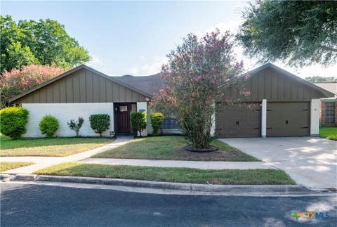 Photo of 213 Taos Drive, Victoria, TX 77904 (MLS # 619882)