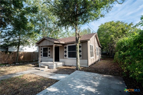 Photo of 1408 E Power Avenue, Victoria, TX 77901 (MLS # 625438)