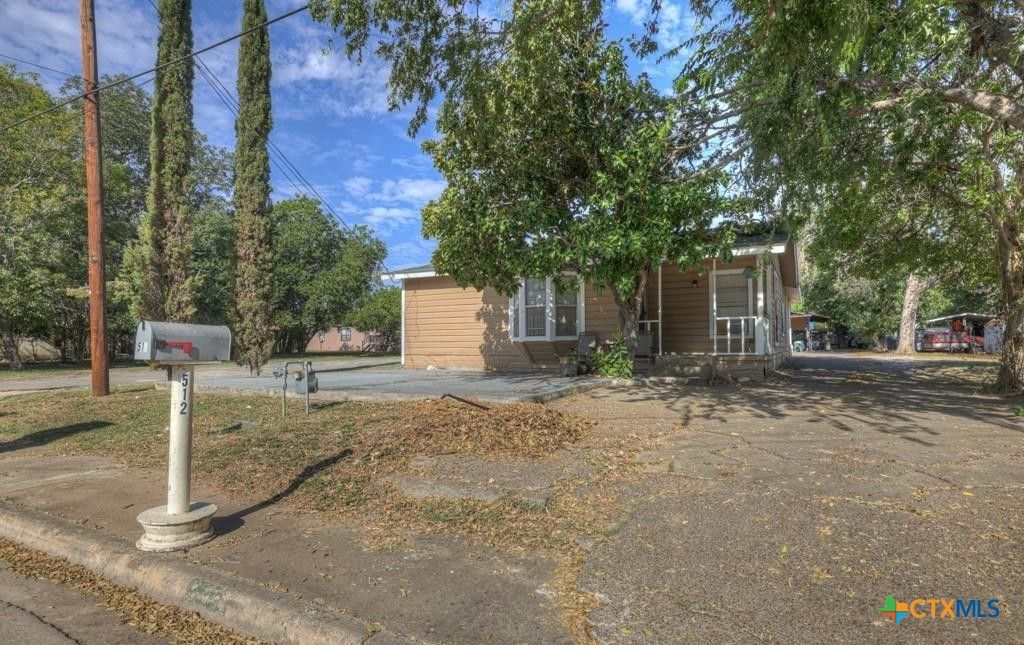 Photo of 512 Valley Street, San Marcos, TX 78666 (MLS # 602111)