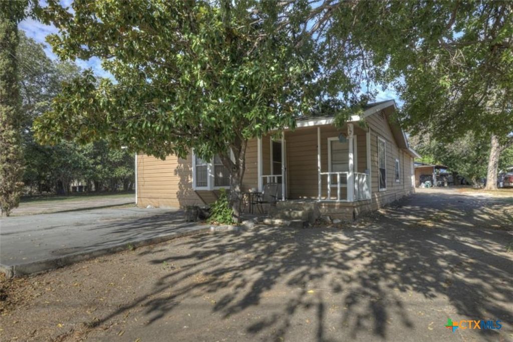 Photo of 512 Valley Street, San Marcos, TX 78666 (MLS # 602111)