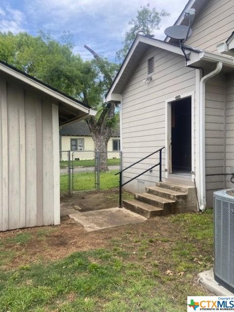 A home in Luling