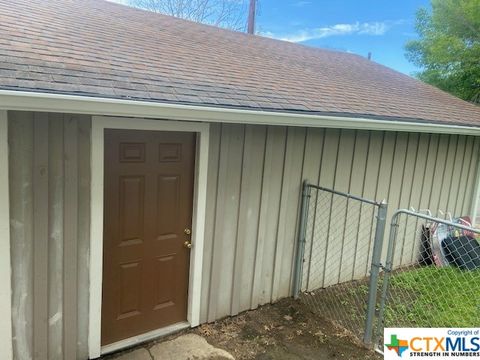 A home in Luling