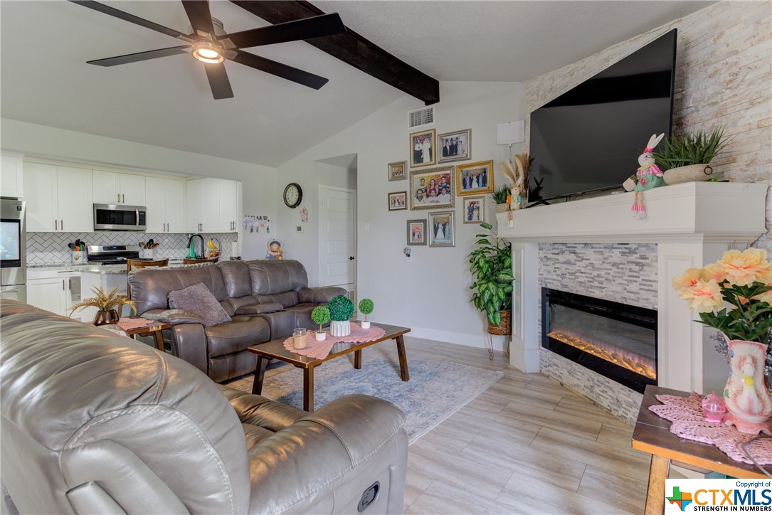 New Braunfels, Texas 78130, United States, 3 Bedrooms Bedrooms, ,2 BathroomsBathrooms,Residential,Pending,63674