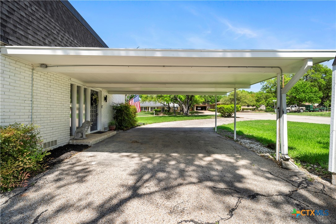 3705 Chisholm Trail