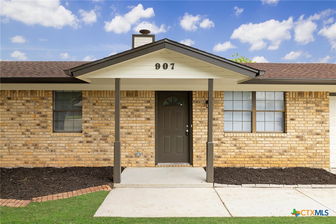 907 Hackberry Street