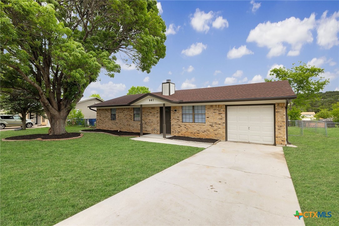 907 Hackberry Street