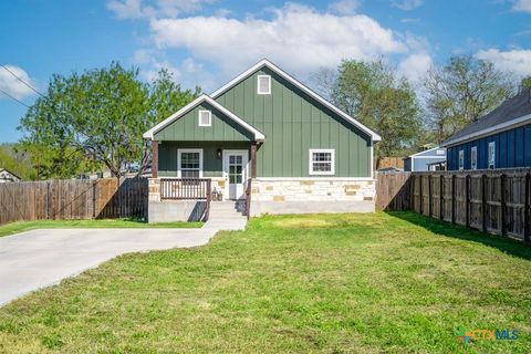Photo of 224 Spruce Avenue, Luling, TX 78648 (MLS # 612323)