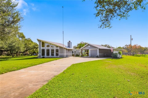 Photo of 513 Lakeshore Drive, Victoria, TX 77905 (MLS # 625310)