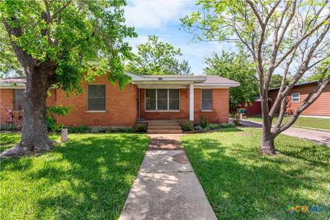 Photo of 1412 E Leon Street, Gatesville, TX 76528 (MLS # 612866)