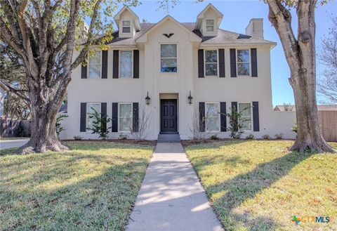 Photo of 303 Turtle Rock Drive, Victoria, TX 77904 (MLS # 601359)